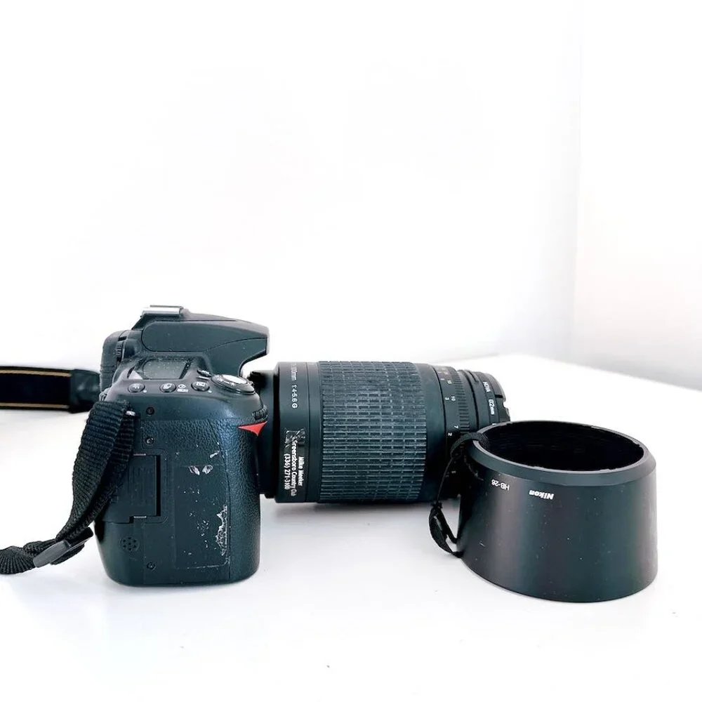 NIKON D90 DIGITAL CAMERA NIKKOR 70-300mm LENSDX SWM VR ED LENS BAG CHARGER